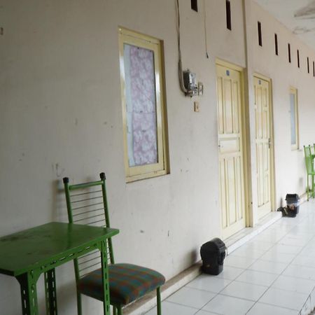 Hotel Spot On 92860 Hunian 99 Banyuwangi  Exterior foto